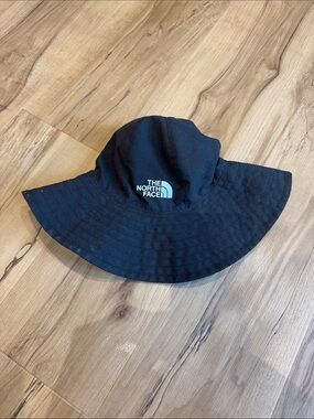 The North Face Kids Black Wide-Brim Bucket Hat- reversible